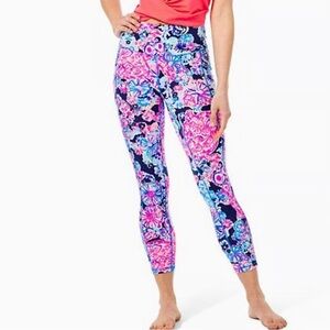 Lilly Pulitzer Small Luxletic Weekender Leggings high tide turtle amazement